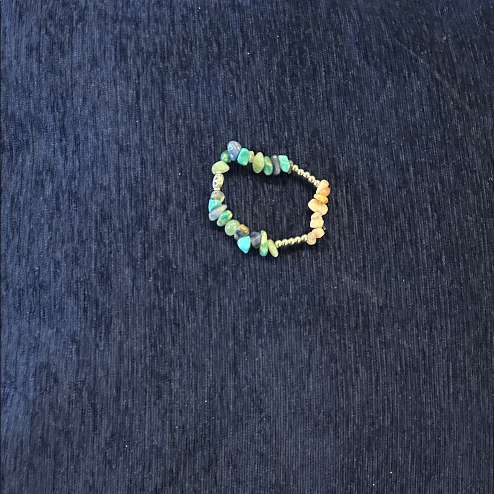 Elegant Green and Cream Beaded Bracelet
